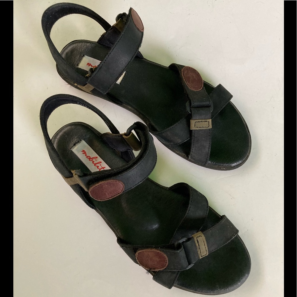 Mobility “Evergreen” blk leather khaki trim, sandals, 10M, $25.